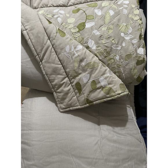 Victoria Classics Embroidered Floral Leaves King Comforter Vintage Cream green - Picture 1 of 10